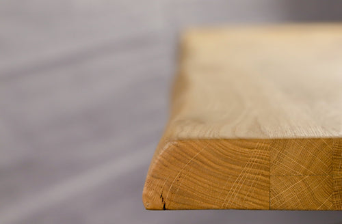 Esstisch mit Baumkante – Massivholz Eiche & U-Gestell, 140–240 cm