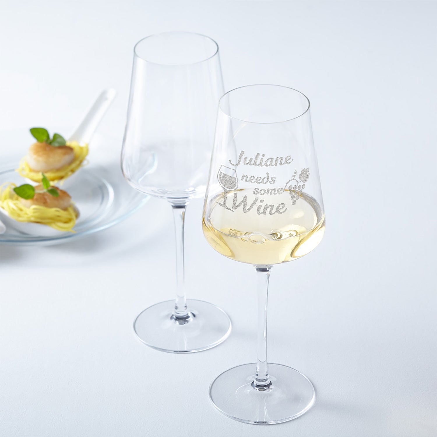 Leonardo Weinglas mit Gravur "Needs some Wine" mit Namen