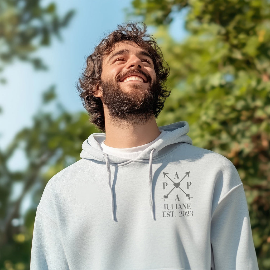 Personalisierter Hoodie für Herren - PAPA EST. Kreuzpfeile