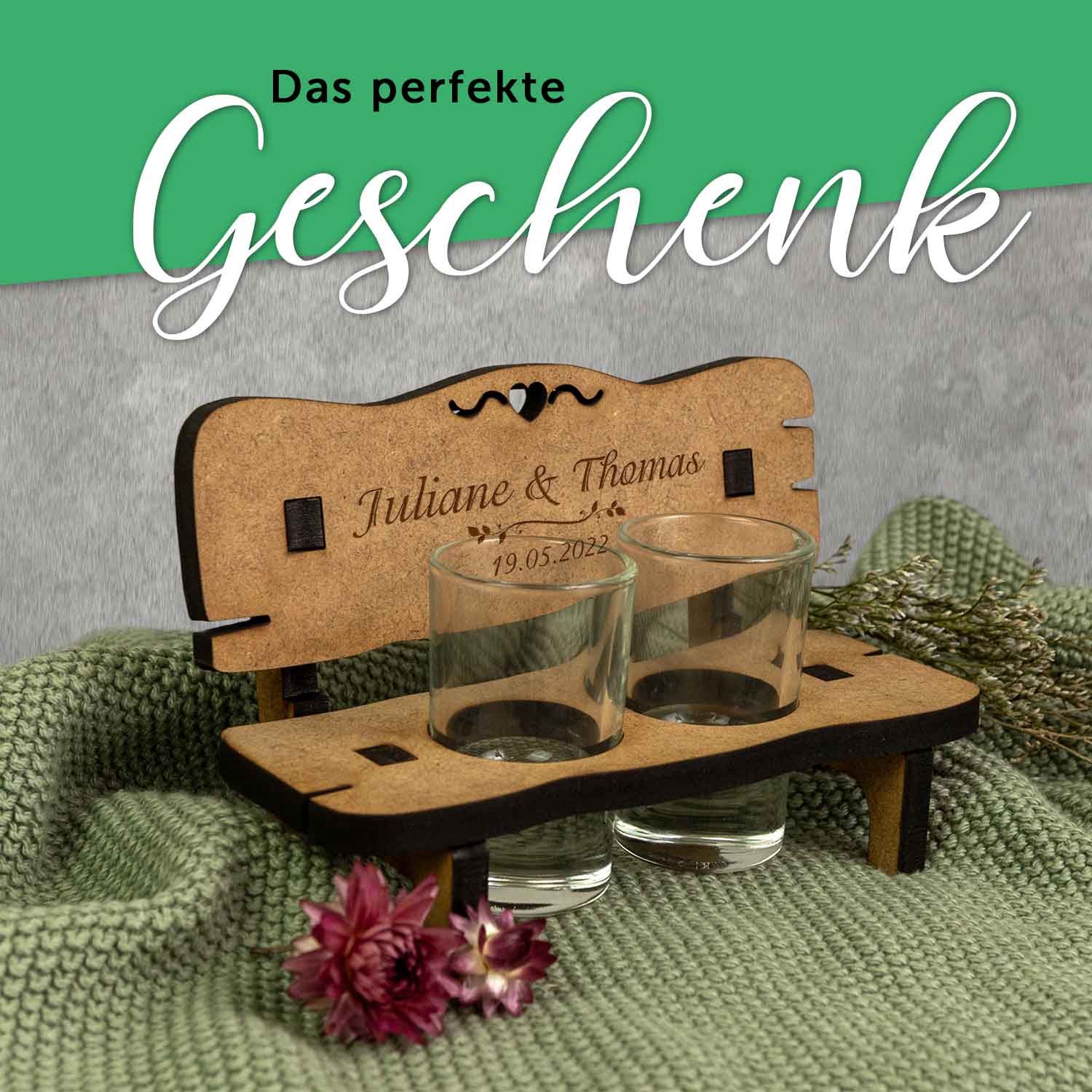 Gravierte Schnapsbank im Blätter Design mit Namen & Datum + 2 Schnapsgläser