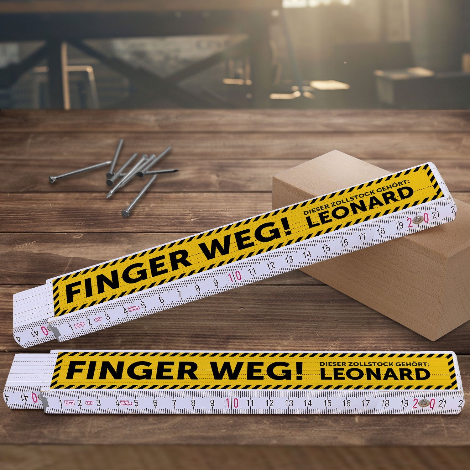 Zollstock 2 Meter mit Gravur - Finger Weg! - Personalisiert mit Namen