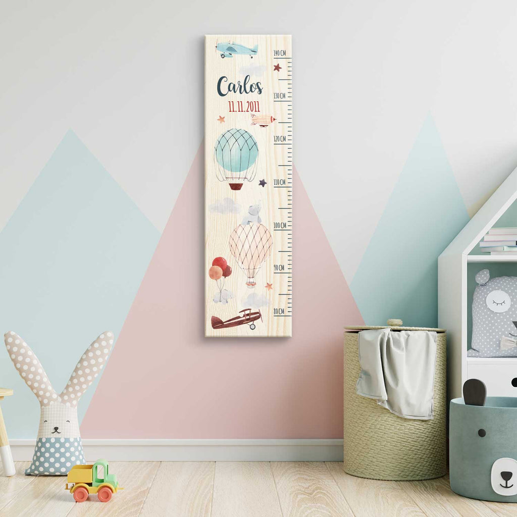 Messlatte mit Namen für Kinder im Heißluftballon Design