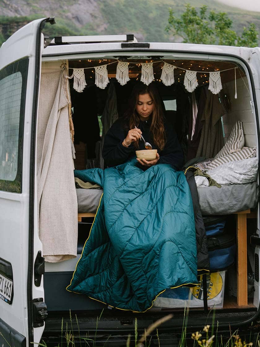 DÄCKE Outdoor Decke – Ultraleicht, wasserabweisend, für Camping & Vanlife