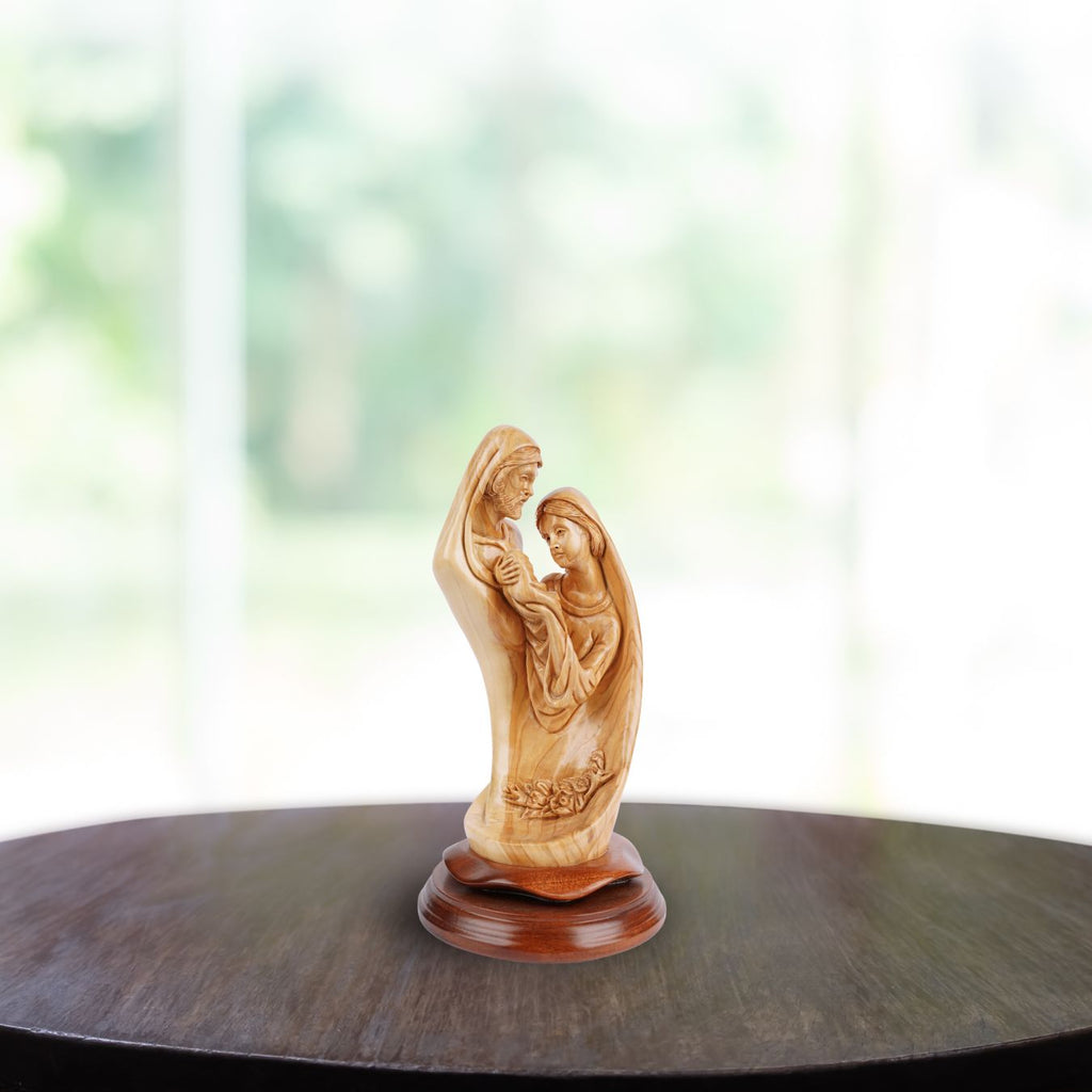 Heilige Familie mit Jesuskind – Handgeschnitzte Olivenholzskulptur aus Bethlehem (28 cm)