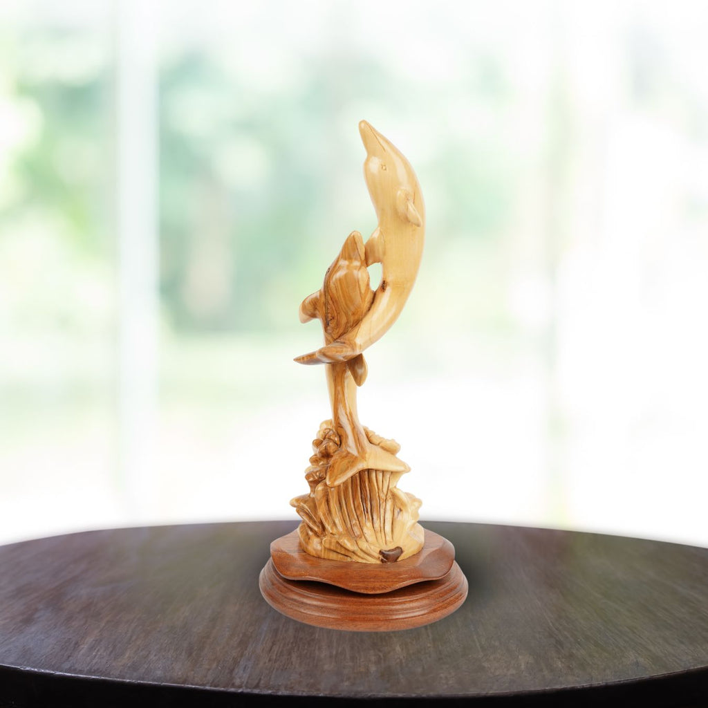 Zwei Delfine aus Olivenholz – Handgeschnitzte Skulptur aus Bethlehem (32 cm)