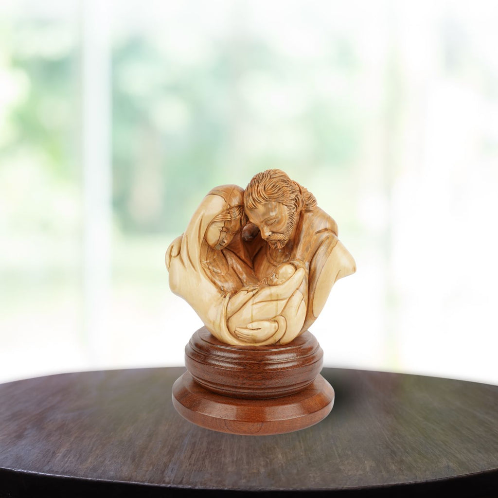 Heilige Familie im Kreis der Liebe – Handgeschnitzte Olivenholzskulptur aus Bethlehem (21 cm)