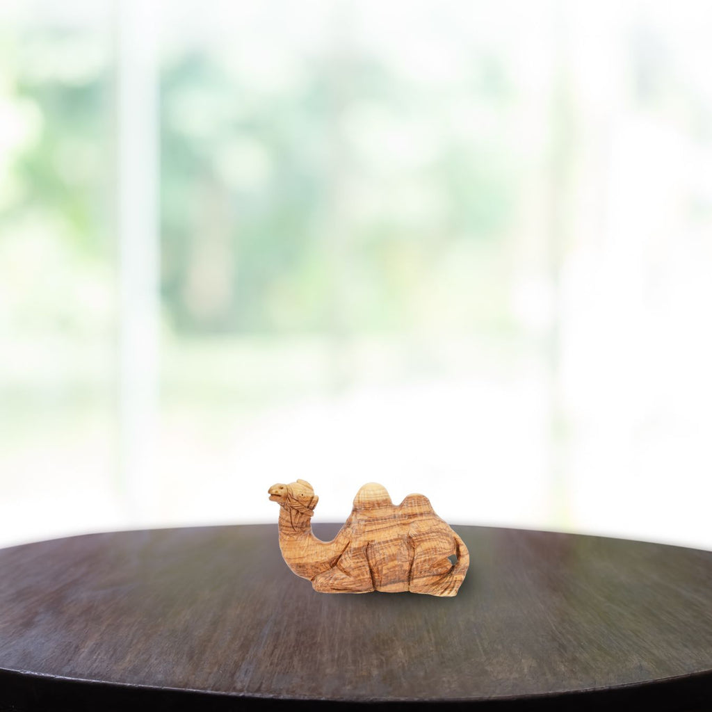 Handgeschnitztes Kamel aus Olivenholz – Kunstvolle Krippenfigur aus Bethlehem (13 cm)