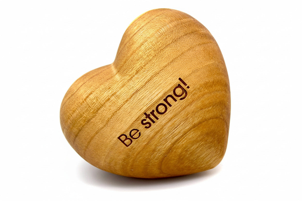 Thankgoods Hand-shaped Wooden Heart "Be strong" as a gift idea for him and her!