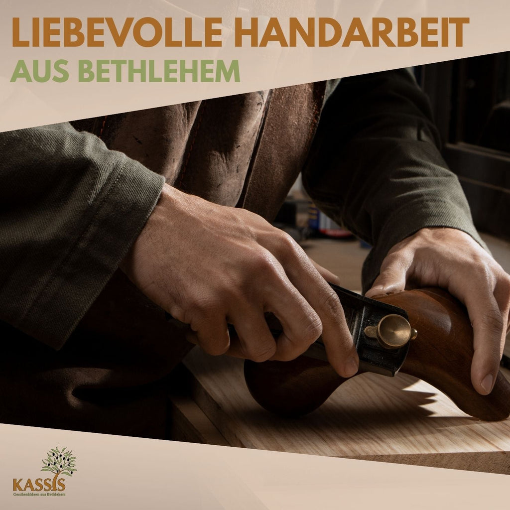 Olivenholz Kreuz gewellt | Schlichtes Wandkreuz als Geschenk zur Taufe, Kommunion oder Geburt