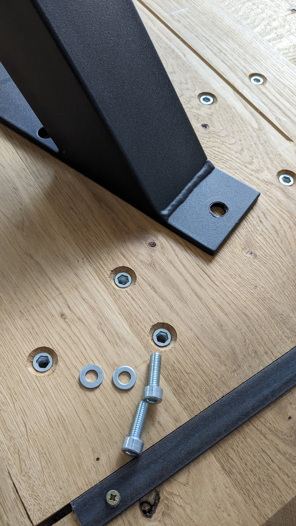 Dining Table Anton – Solid Oak with Swiss Edge & Spider Base