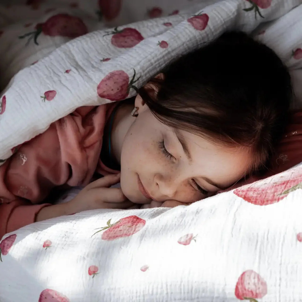 “Erdbeeren” Premium Kinderbettwäsche