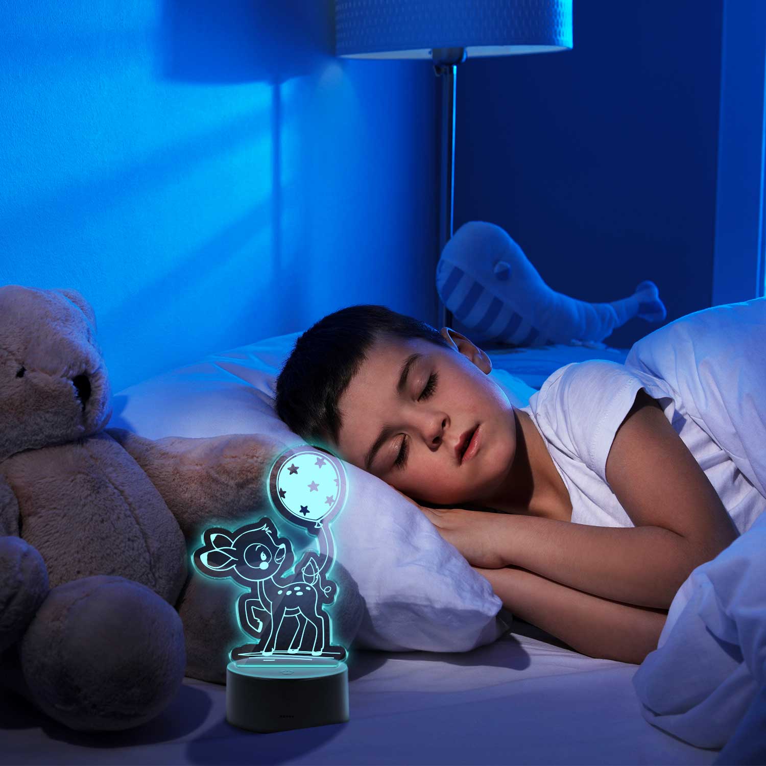 Graviertes Acrylglas im Reh Design mit LED-Sockel