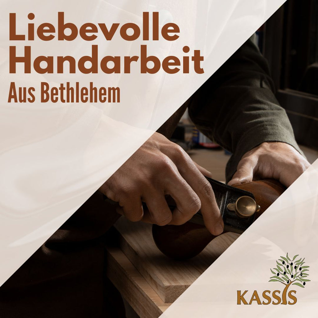 Heilige Familie mit dem Neugeborenen – Handgeschnitzte Olivenholzfigur aus Bethlehem (27 cm)