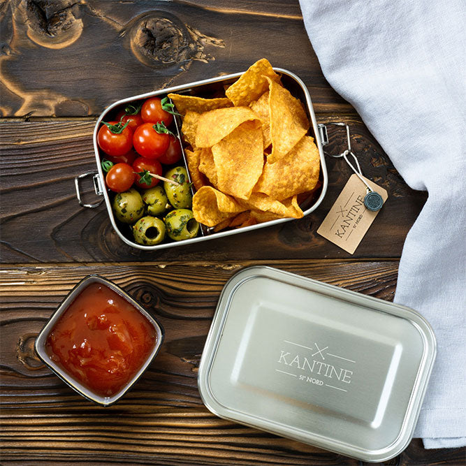Edelstahl-Lunchbox mit Klappdeckel und Trenn-Einsatz, mit Snacks und Dip