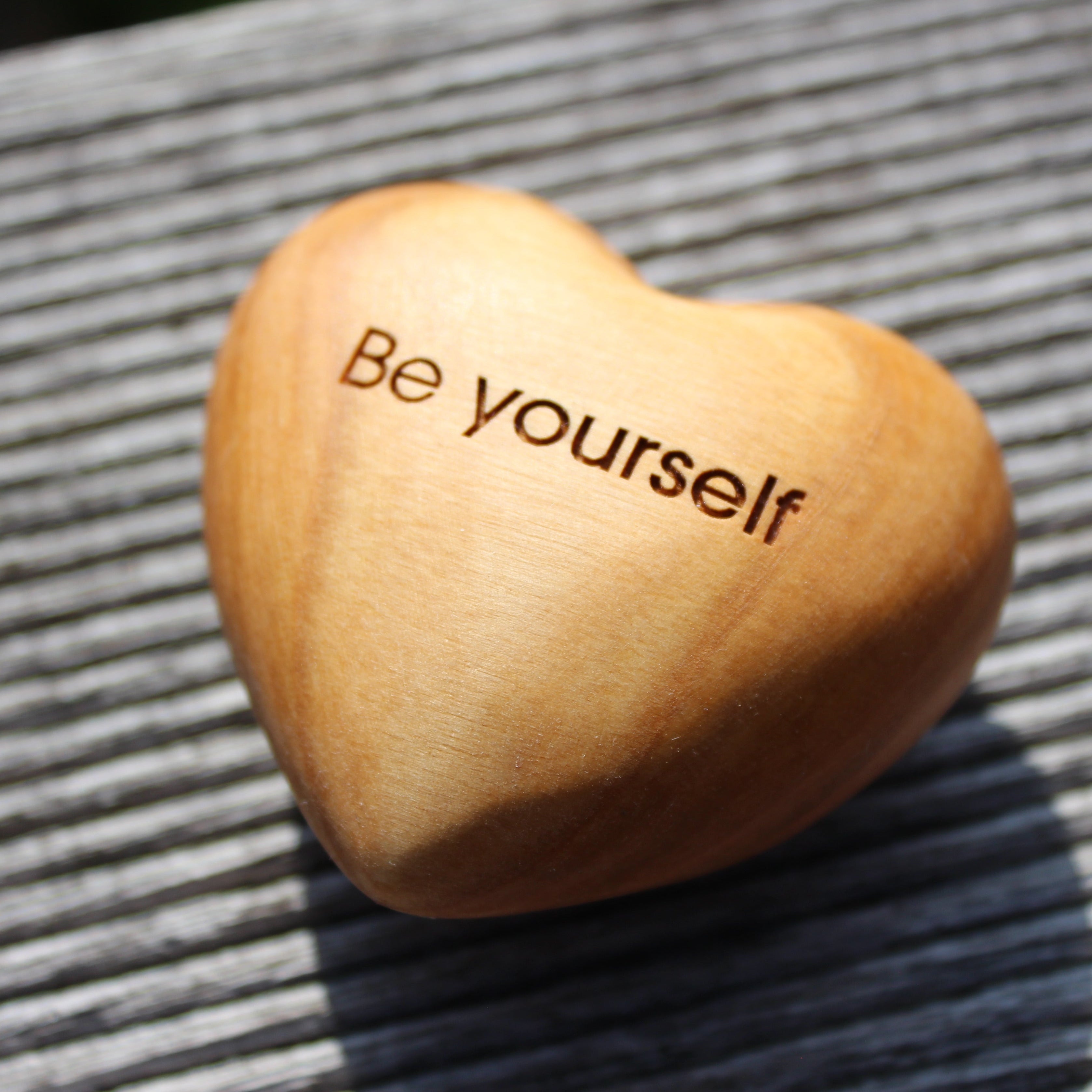 Thankgoods Hand-shaped Wooden Heart "Be Yourself" as a Gift Idea.