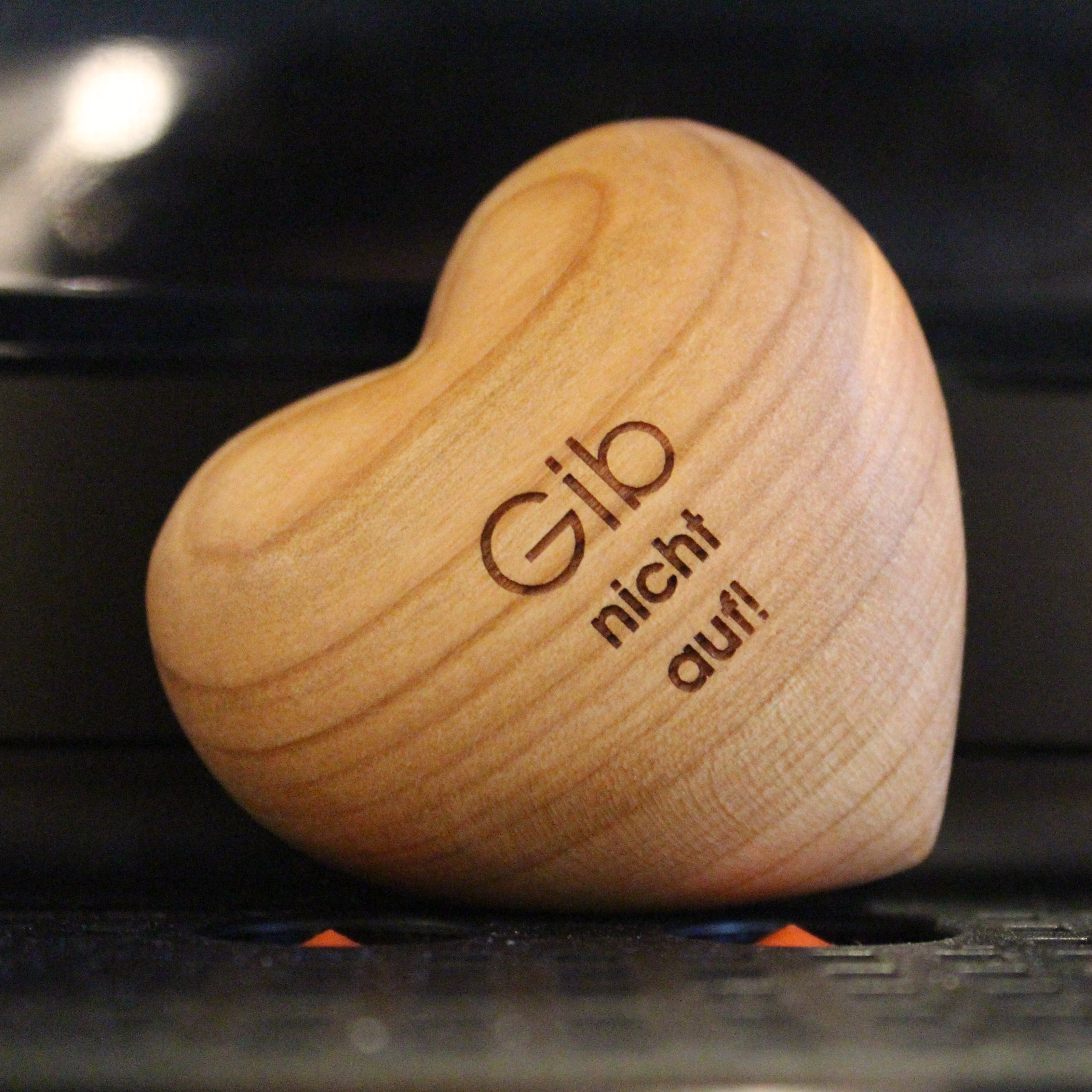 Thankgoods Wooden Heart Don't give up!