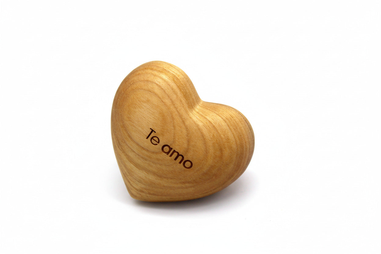 Thankgoods Wooden Heart Te Amo
