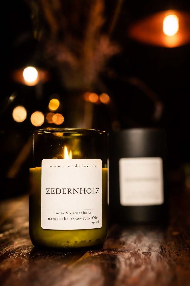 Cedarwood Scented Candle – Soy Wax Candle with Warm Woody Scent