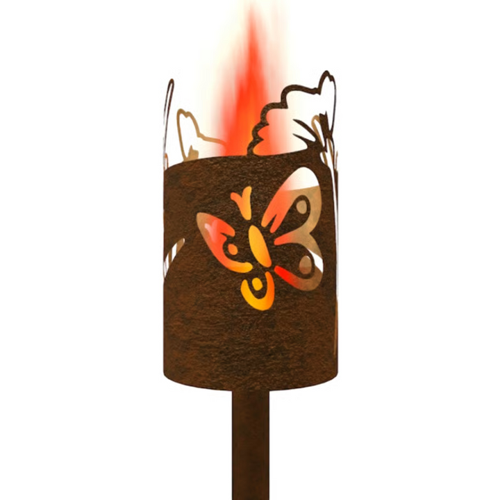 Gartenfackel mit Schmetterling-Motiv, brennende Flamme, braunes Metall mit Stiel