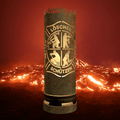 Feuertonne mit Feuerwehr-Emblem „Löschen & Schützen“, rostbraun, mit Flammenaufsatz