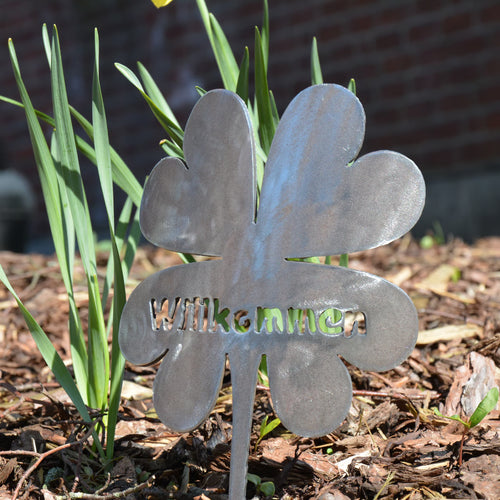 Gartenstecker Kleeblatt aus Metall, silbern, mit Schriftzug „Willkommen“
