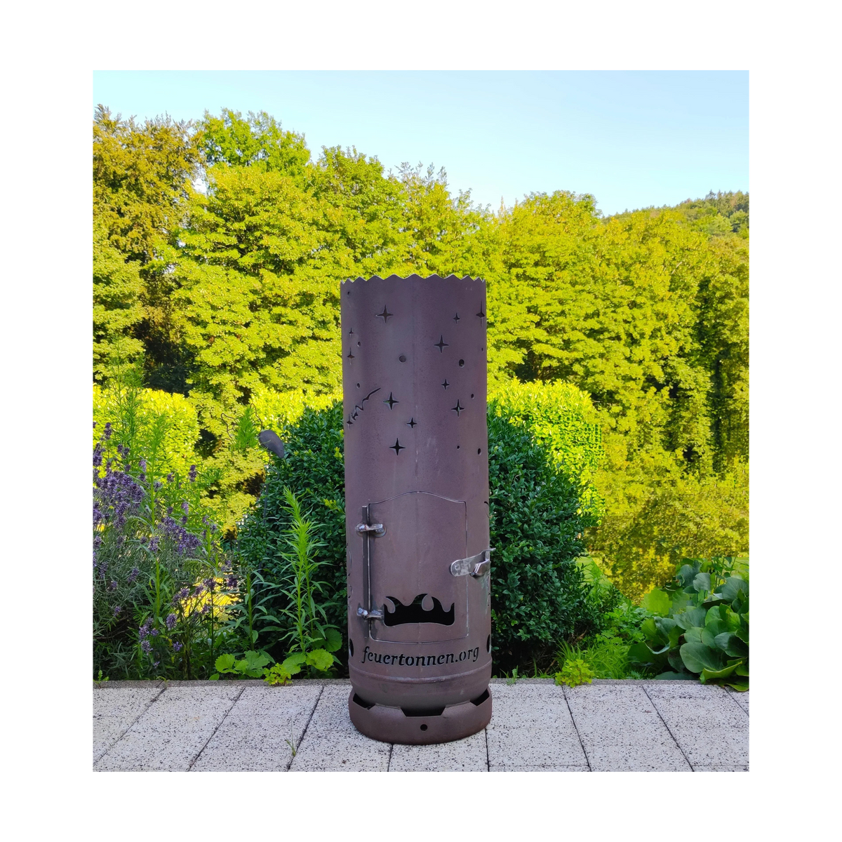 Feuertonne Lagerfeuer aus Metall mit Bart- und Sternen-Design, vordere Öffnung
