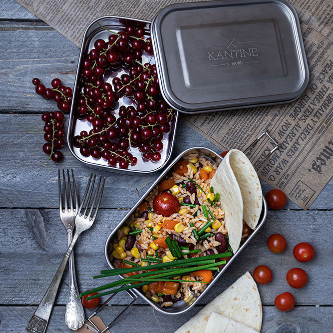 Geöffnete KANTINE Lunchbox mit zwei Fächern, Metallbehälter und Deckel