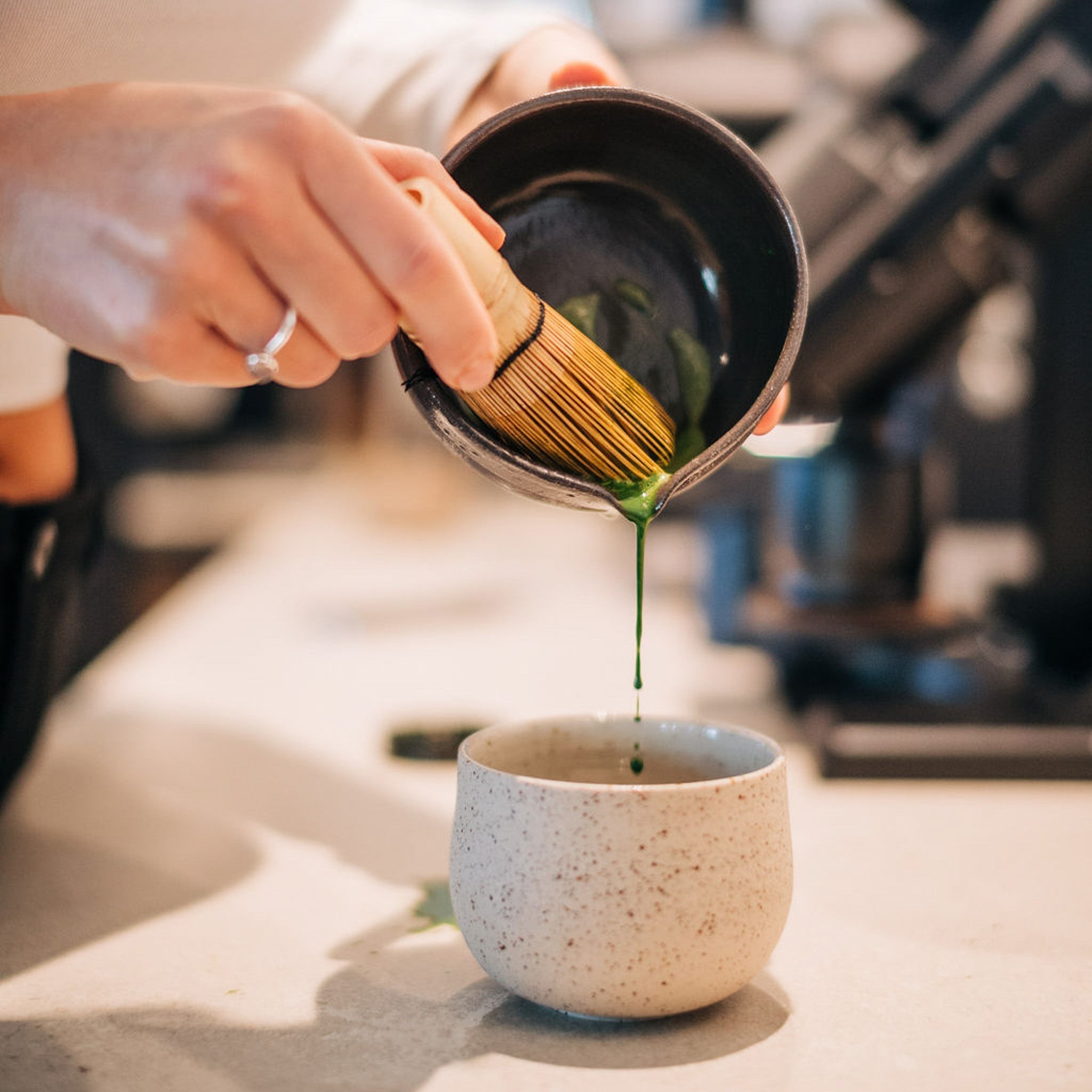 OCHA mit Spots | handgemachte Teetasse (Matcha)