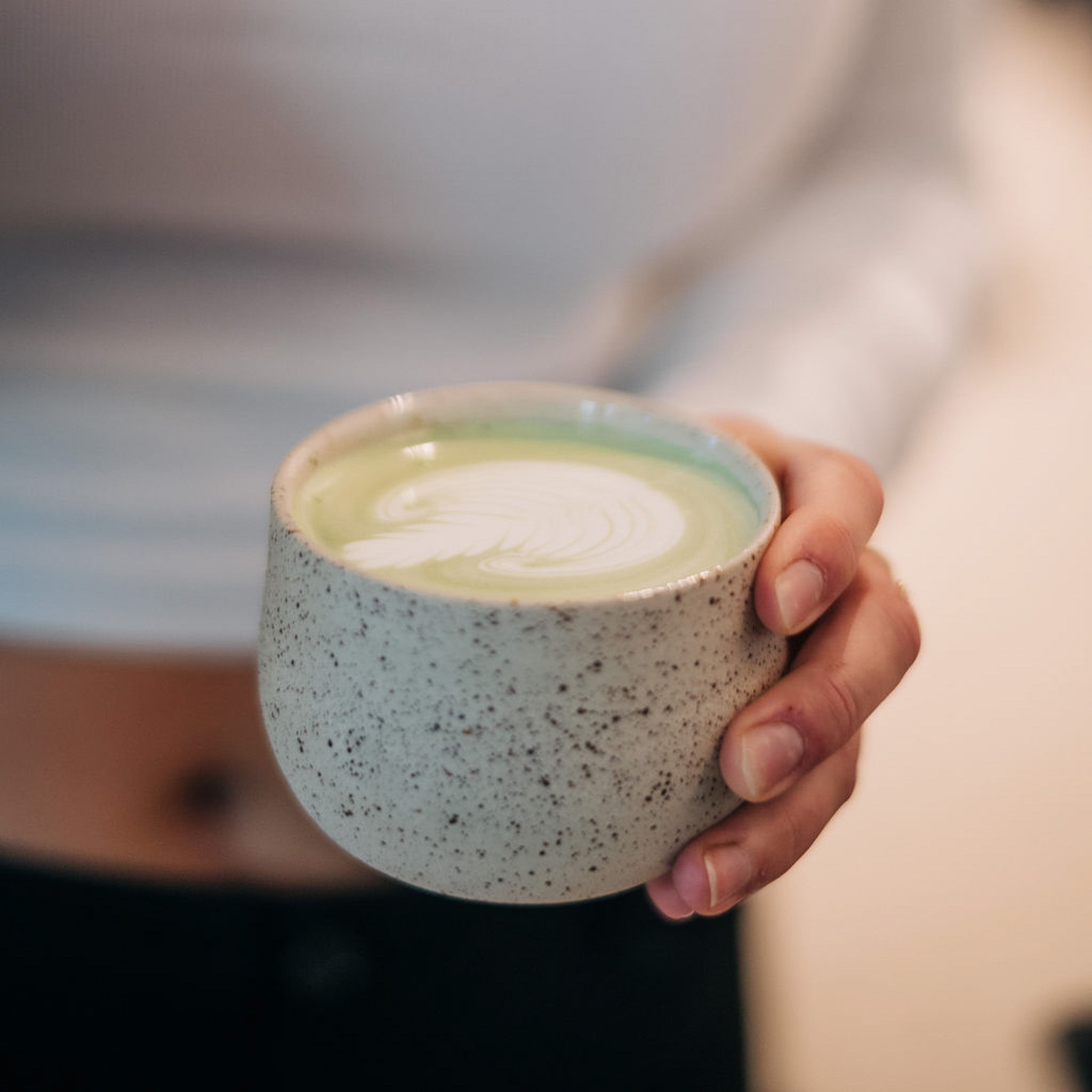OCHA mit Spots | handgemachte Teetasse (Matcha)