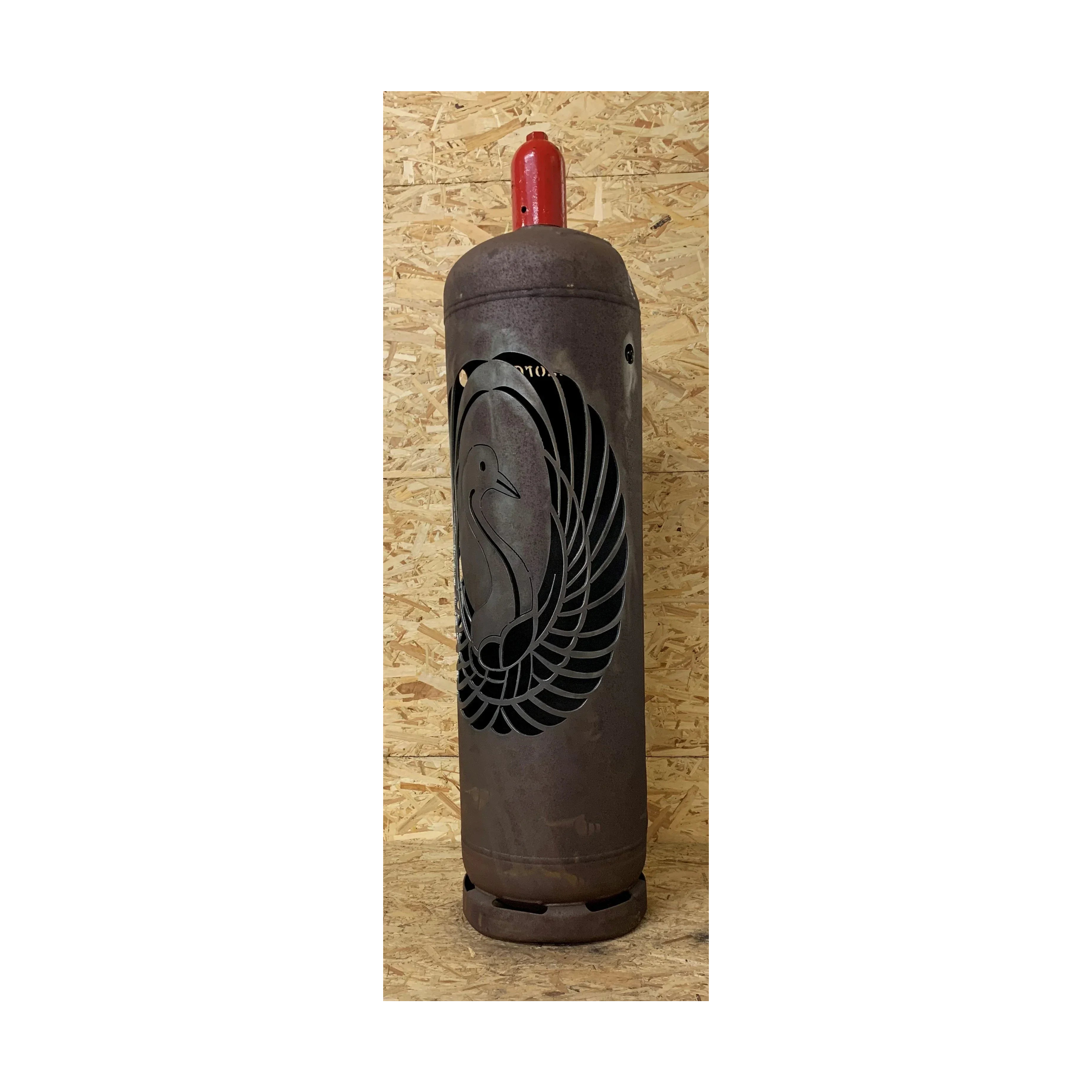 Feuertonne mit Schwanmotiv und rotem Deckel, Vorderansicht