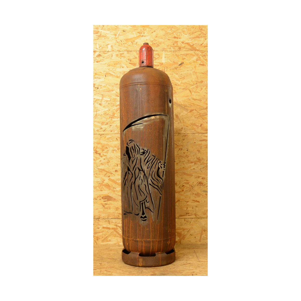 Feuertonne Sensenmann rostbraun, Relief Sensenmann und geschwungenem Schornsteinaufsatz vorne