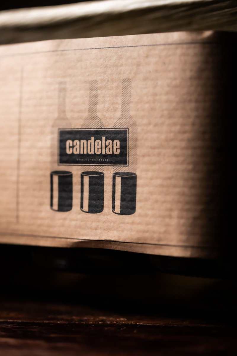 Kartonverpackung eines Trinkglas-Sets mit candelae-Logo und Glas-Symbolen